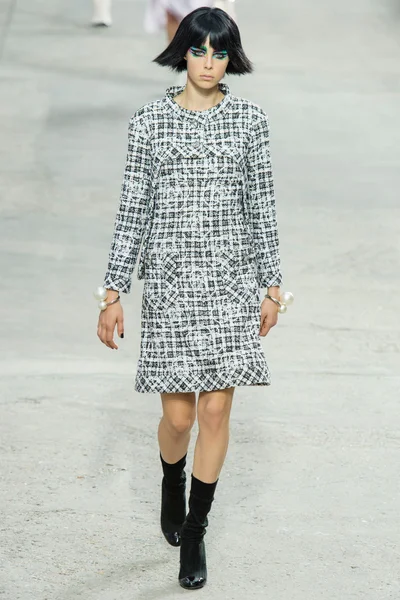 Look 32